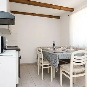 Apartman Antonio, Vir