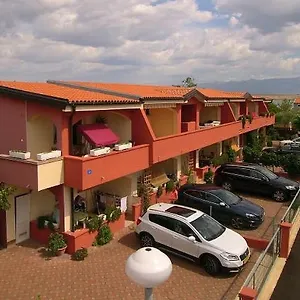 Edith's Olive Garden Apartment